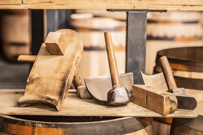 Outils traditionnels de la tonnellerie